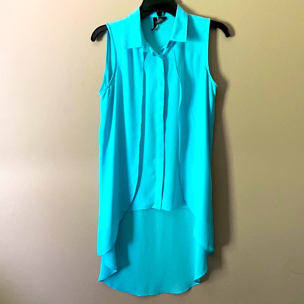 Sky Blue high low sleeveless top - size Small